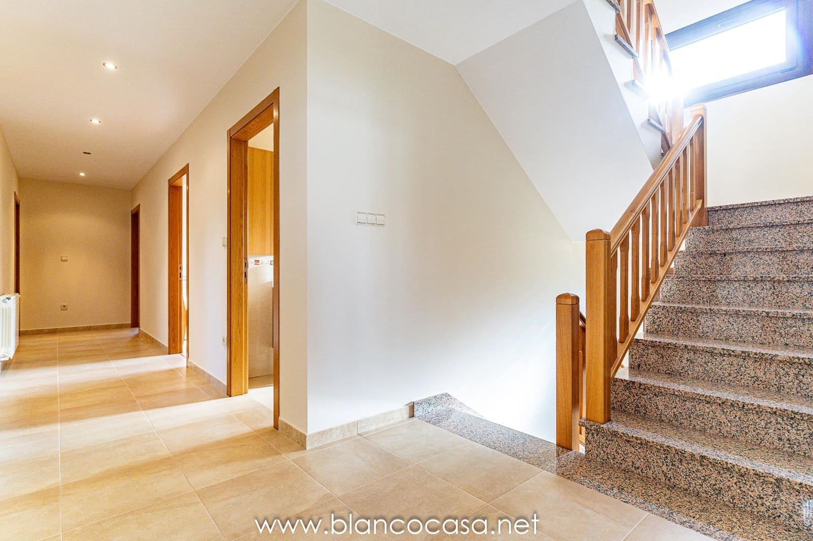 6 sypialnia Willa na sprzedaż w Carballo z garażem - 440 000 € (Ref: 9383387)