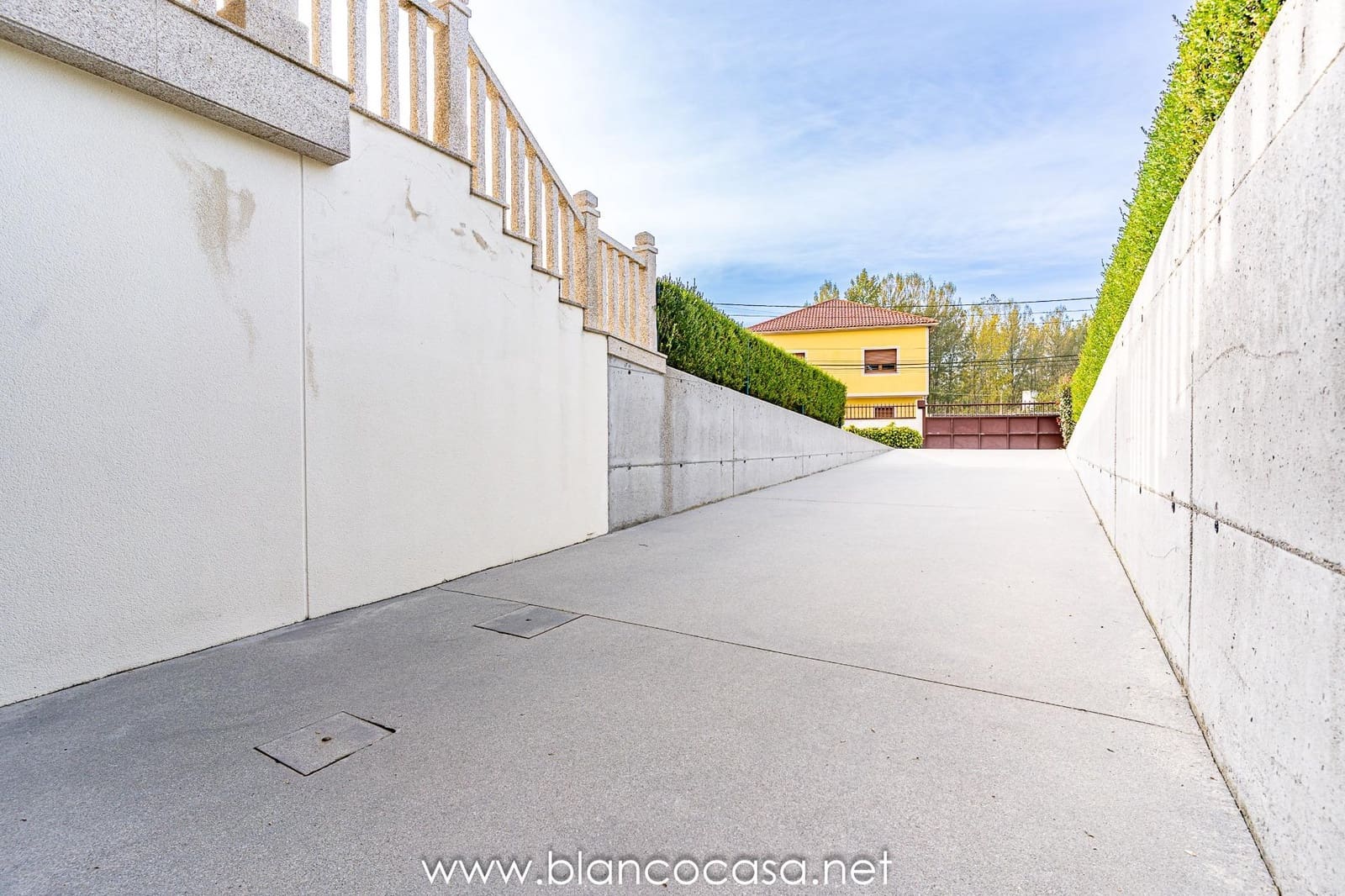 6 sypialnia Willa na sprzedaż w Carballo z garażem - 440 000 € (Ref: 9383387)