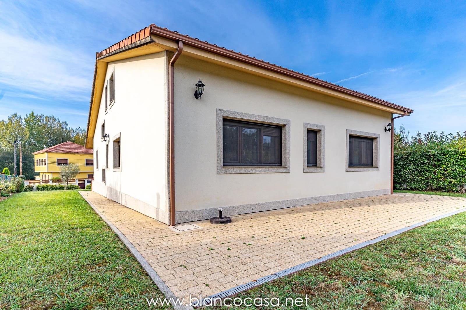 6 sypialnia Willa na sprzedaż w Carballo z garażem - 440 000 € (Ref: 9383387)