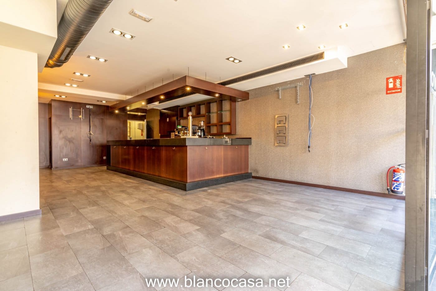 Firma/Unternehmen zu vermieten in Carballo - 500 € (Ref: 9383388)