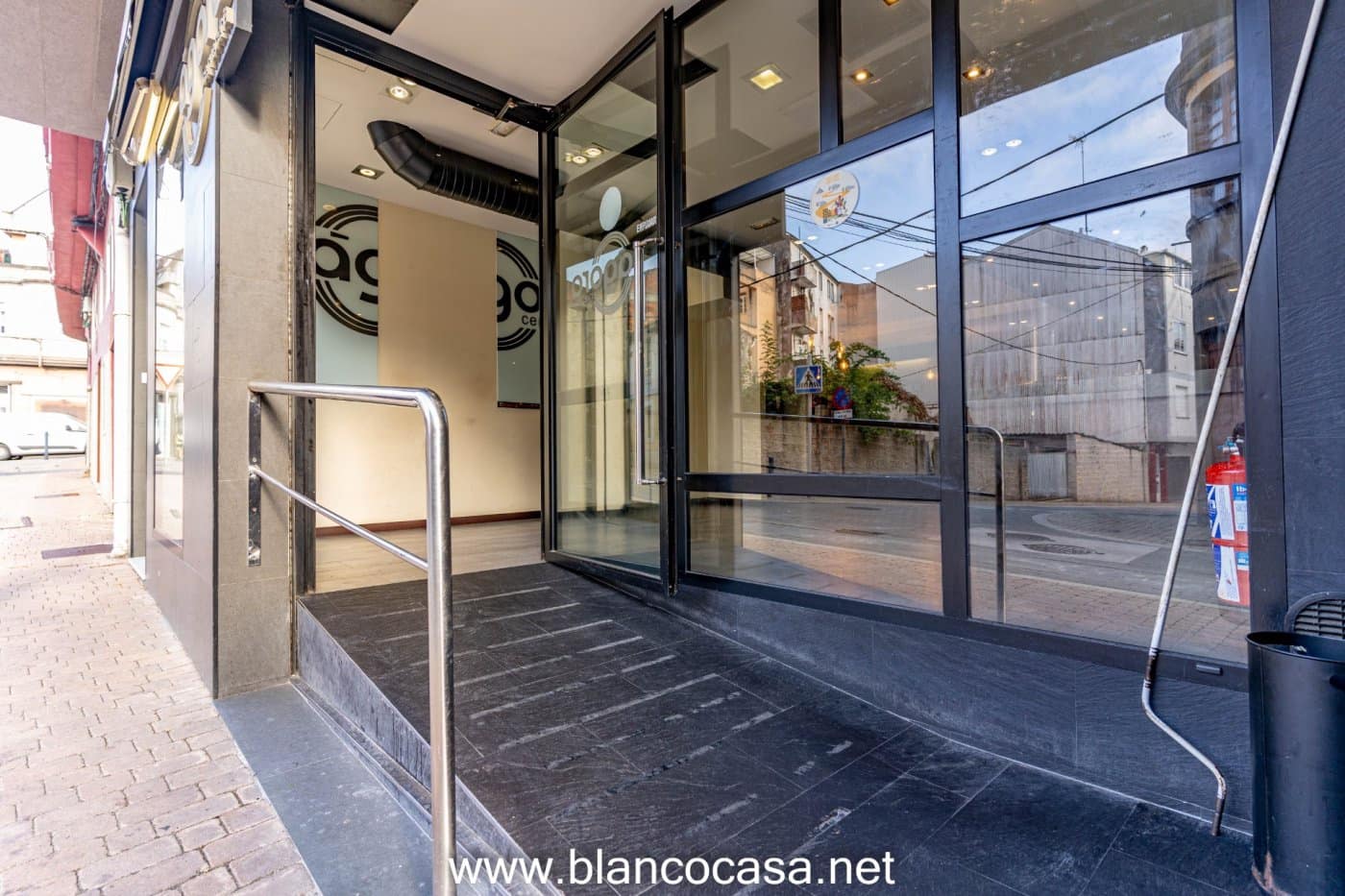 Firma/Unternehmen zu vermieten in Carballo - 500 € (Ref: 9383388)