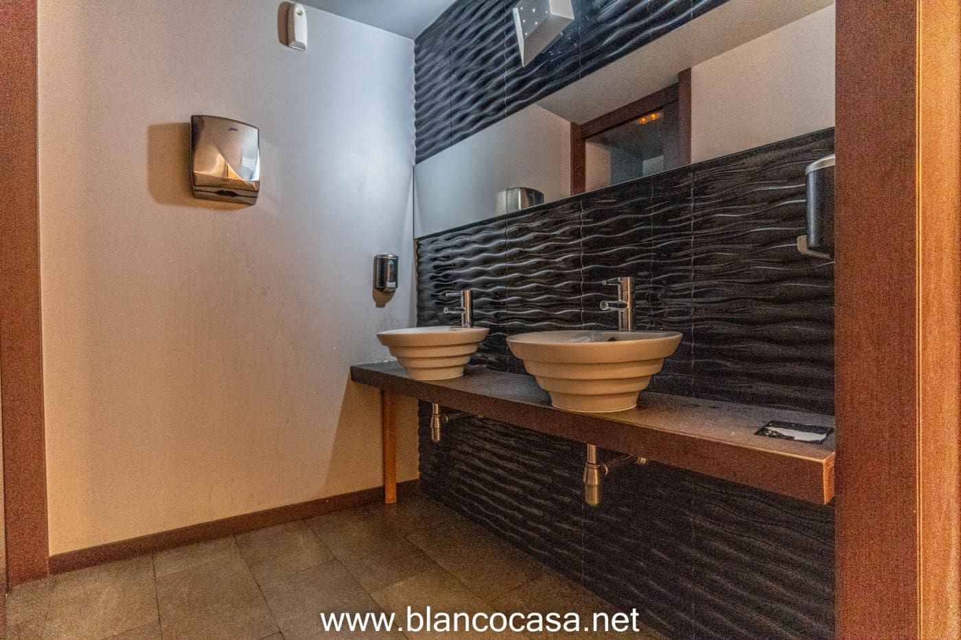 Firma/Unternehmen zu vermieten in Carballo - 500 € (Ref: 9383388)