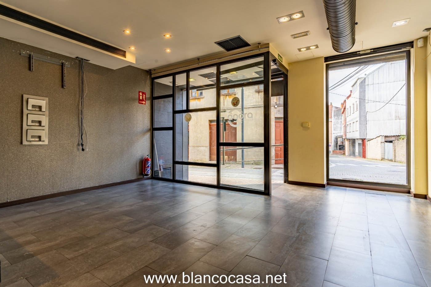 Firma/Unternehmen zu vermieten in Carballo - 500 € (Ref: 9383388)