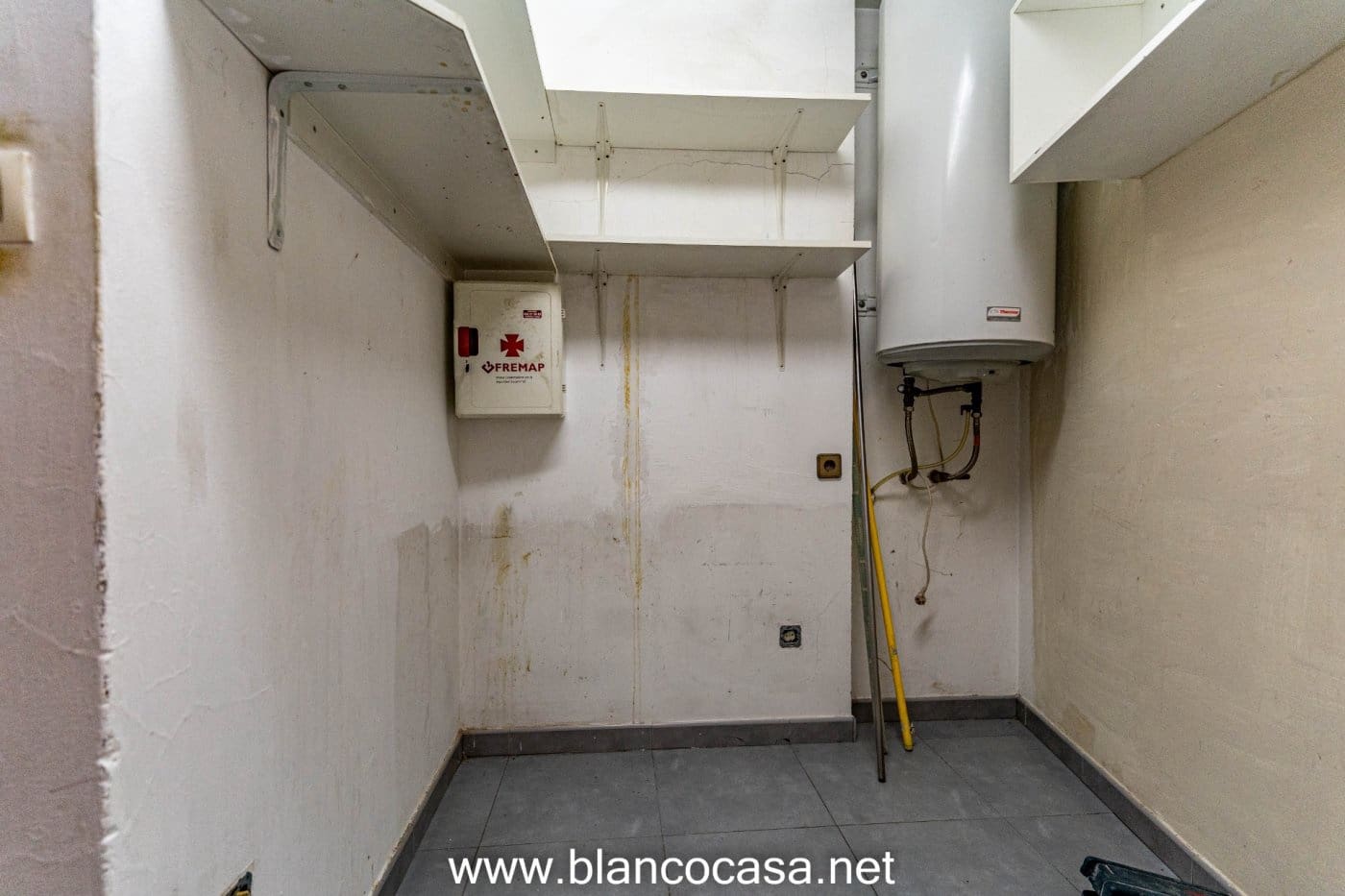 Firma/Unternehmen zu vermieten in Carballo - 500 € (Ref: 9383388)