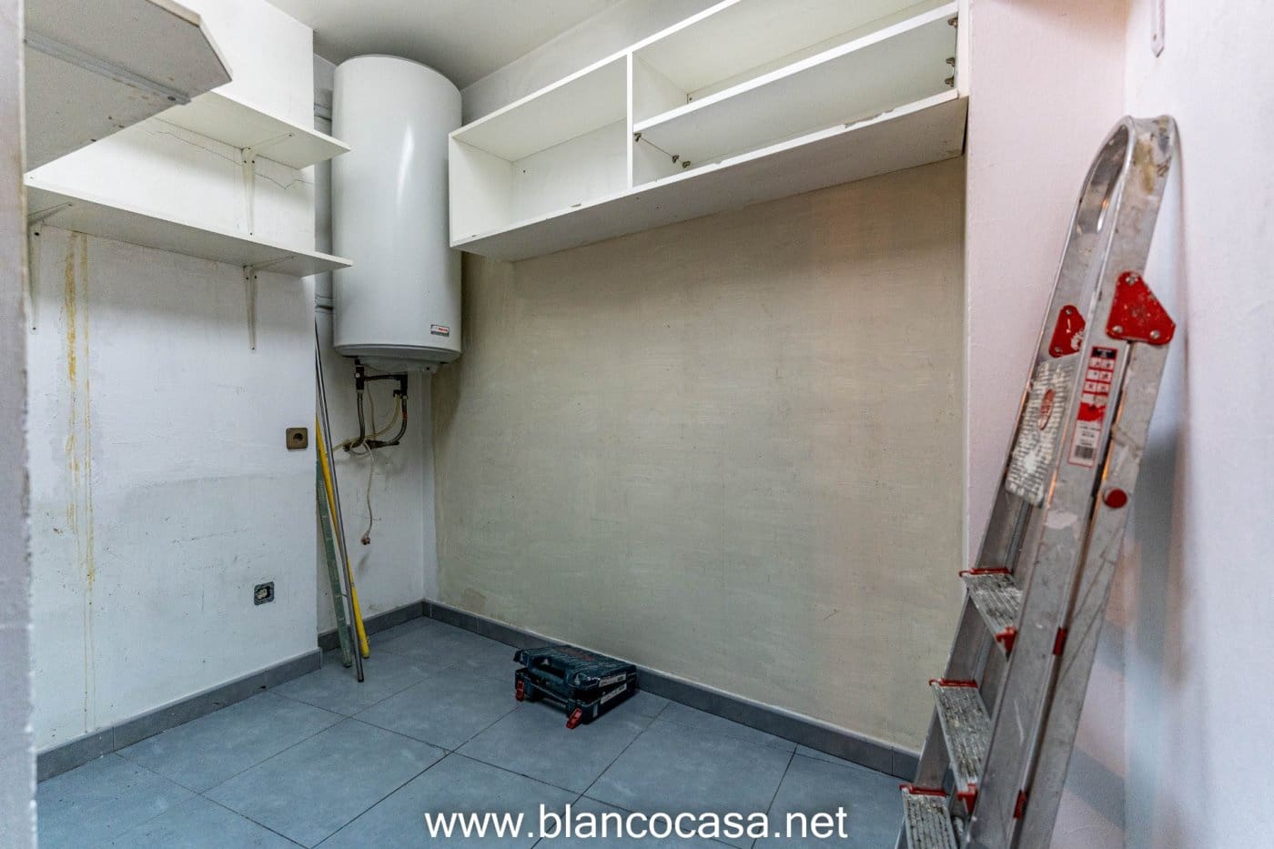 Firma/Unternehmen zu vermieten in Carballo - 500 € (Ref: 9383388)