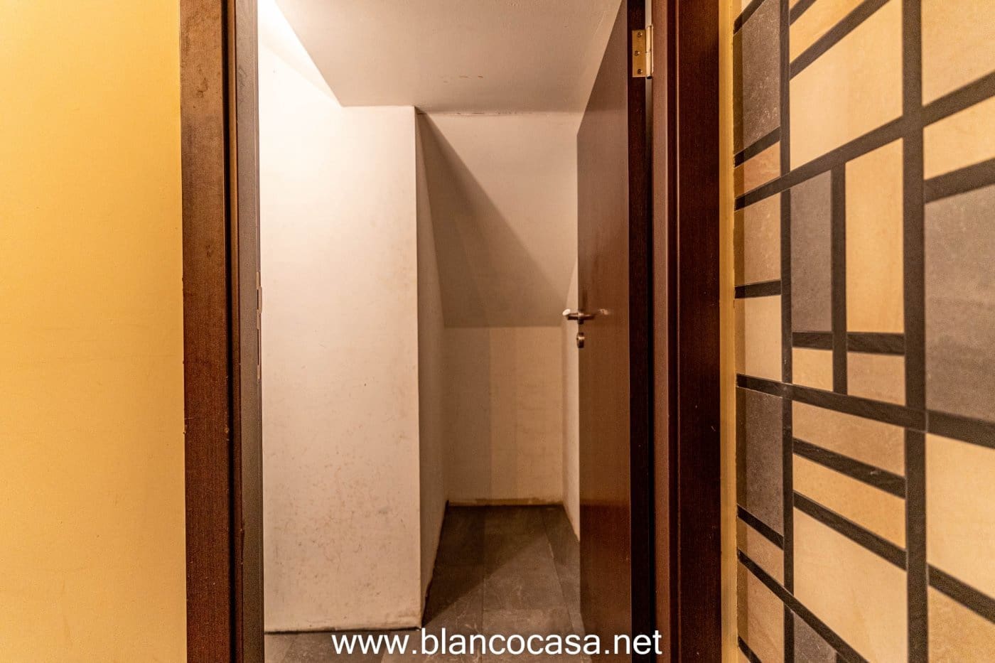 Firma/Unternehmen zu vermieten in Carballo - 500 € (Ref: 9383388)