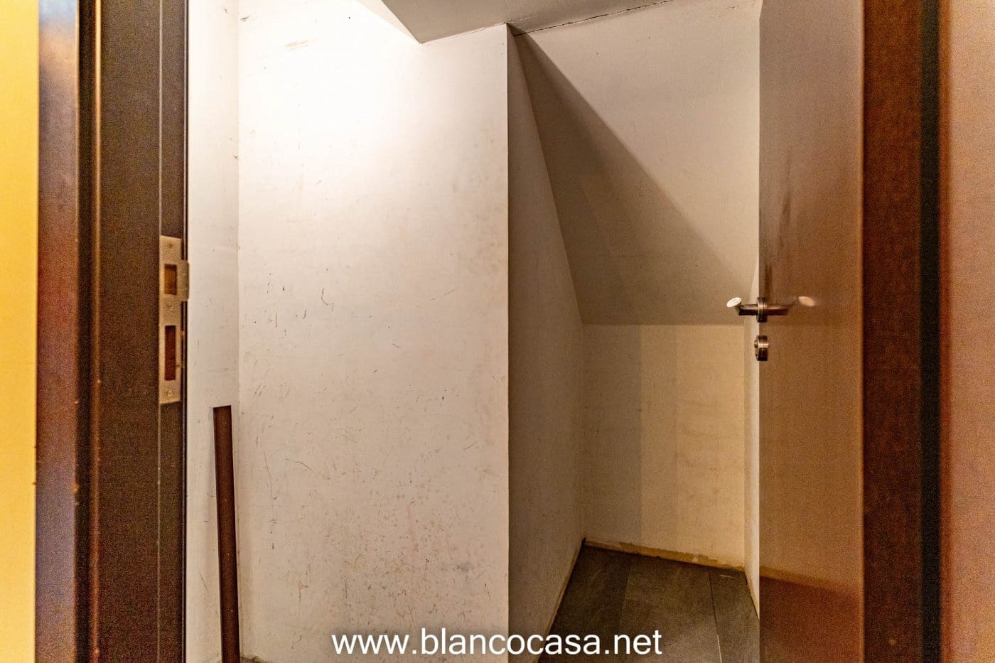 Firma/Unternehmen zu vermieten in Carballo - 500 € (Ref: 9383388)