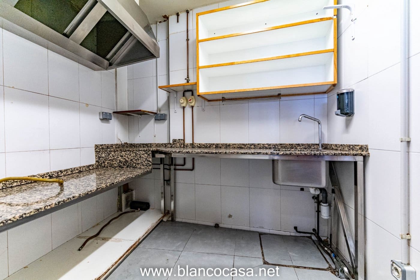 Firma/Unternehmen zu vermieten in Carballo - 500 € (Ref: 9383388)