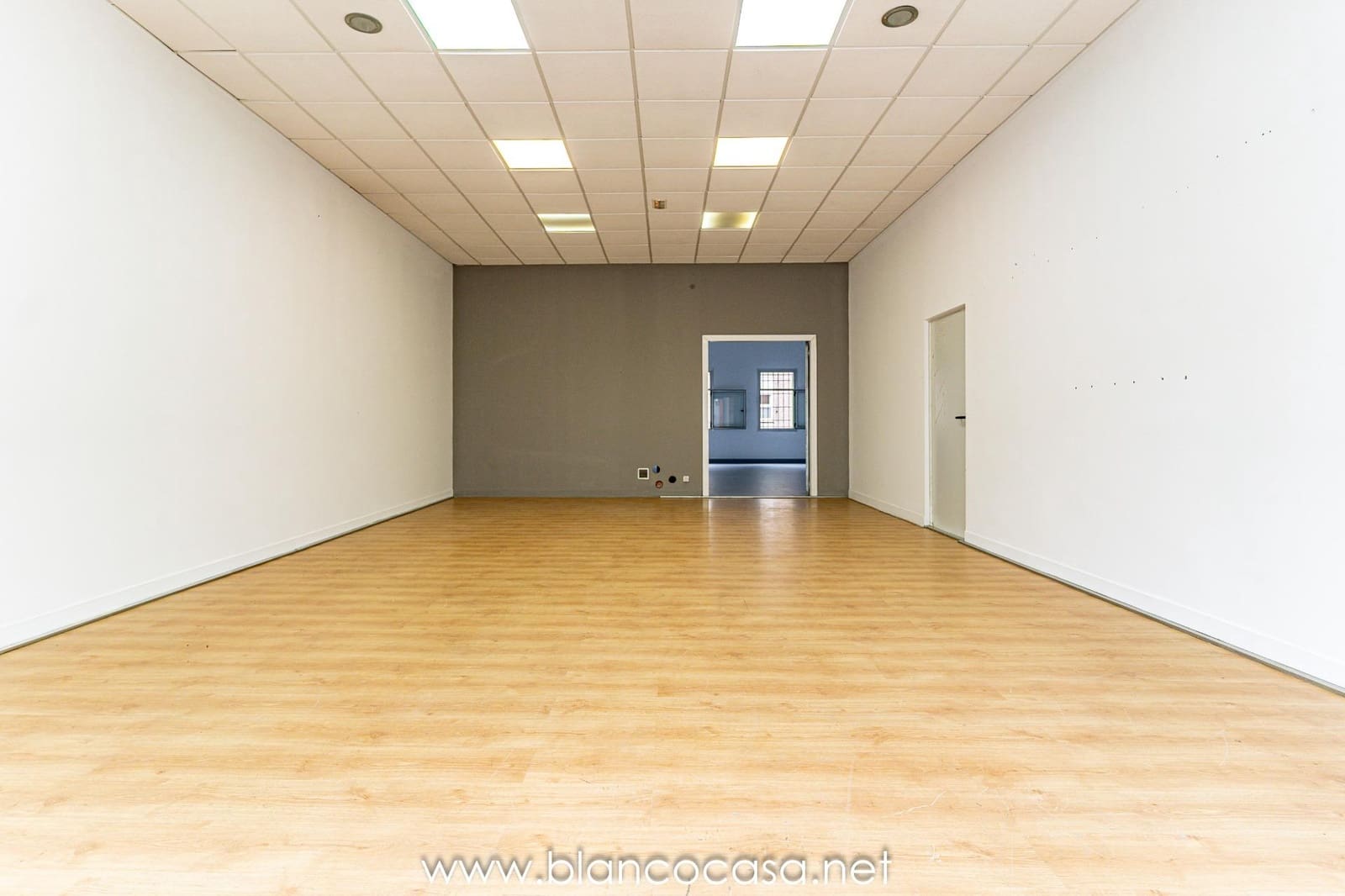 Kommersiell til salgs i Carballo - € 88 000 (Ref: 9383389)