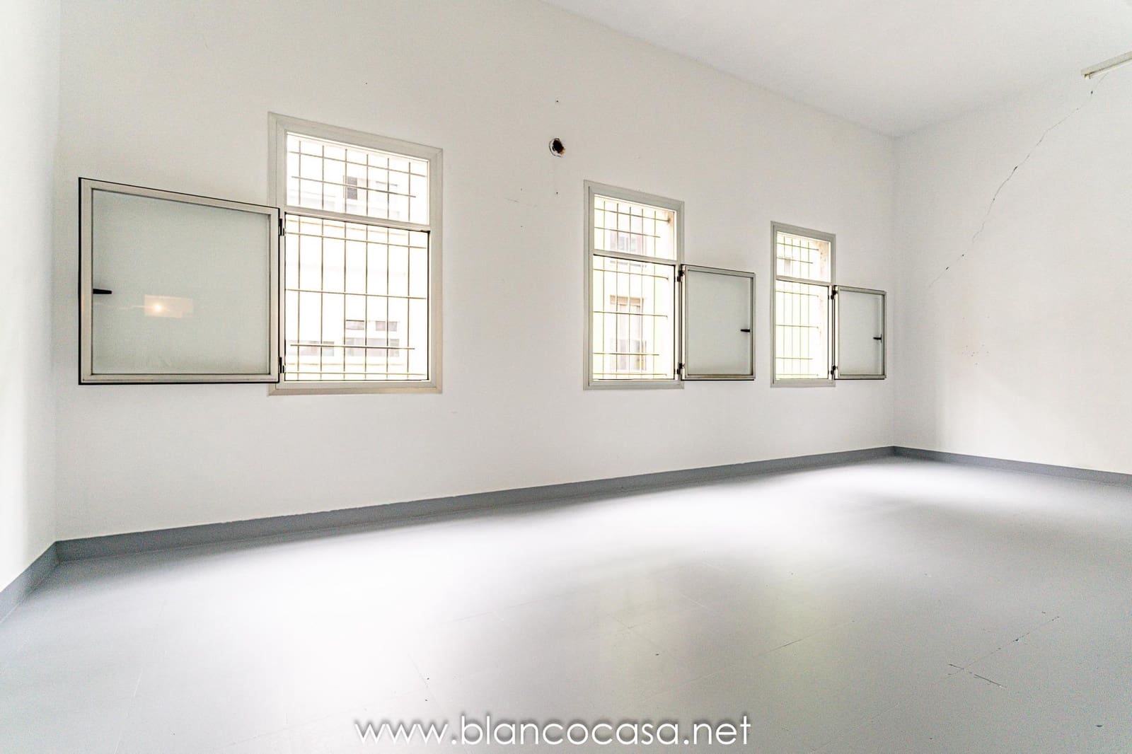 Kommersiell til salgs i Carballo - € 88 000 (Ref: 9383389)