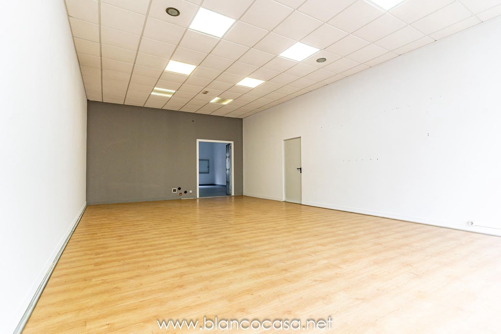 Kommersiell til salgs i Carballo - € 88 000 (Ref: 9383389)