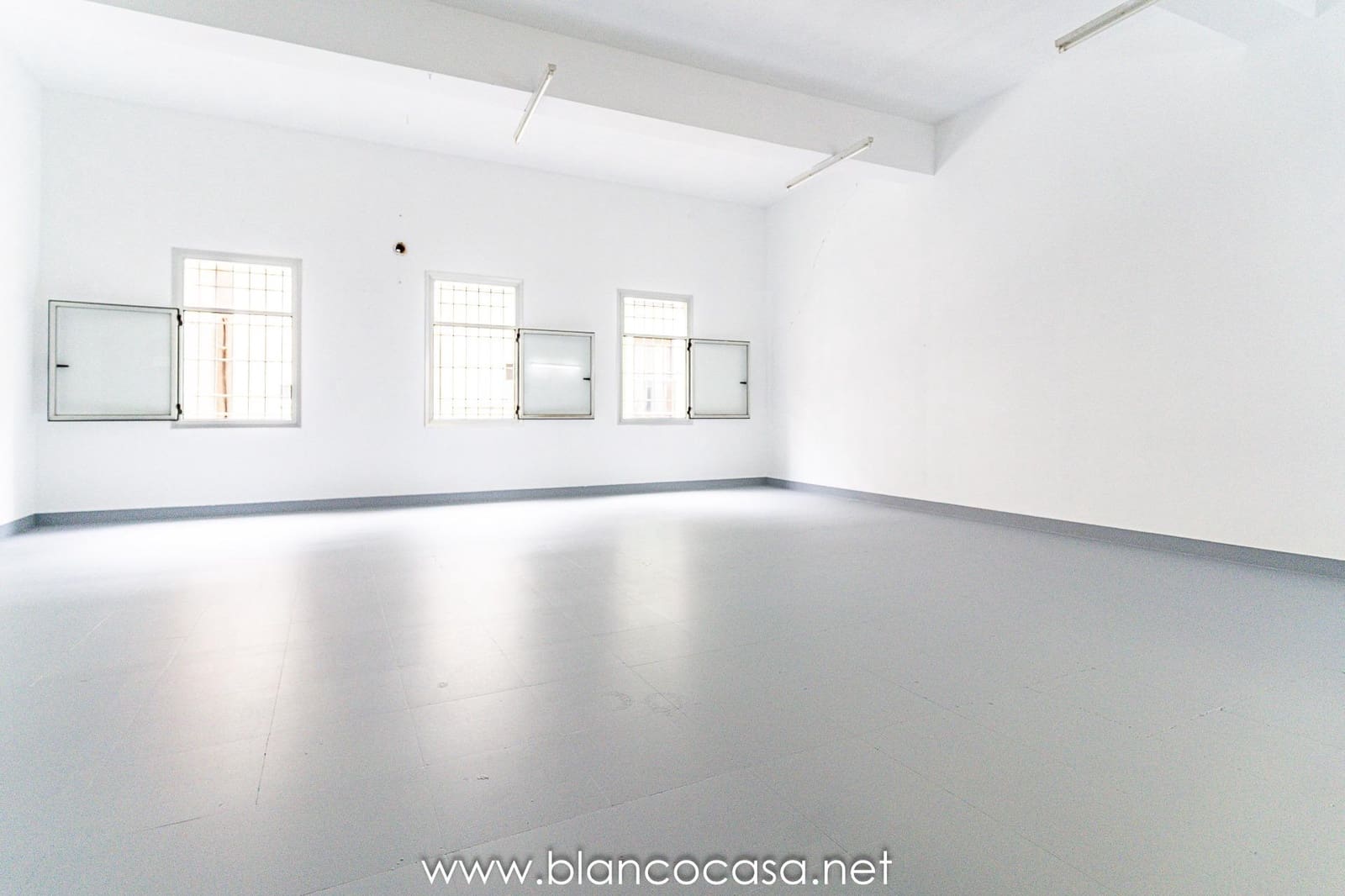 Kommersiell til salgs i Carballo - € 88 000 (Ref: 9383389)