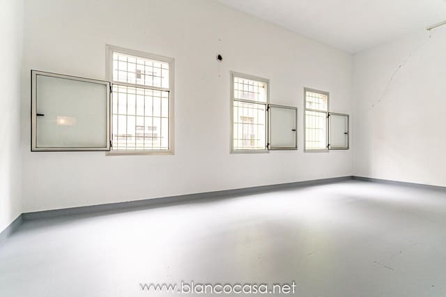 Kommersiell til salgs i Carballo - € 88 000 (Ref: 9383389)