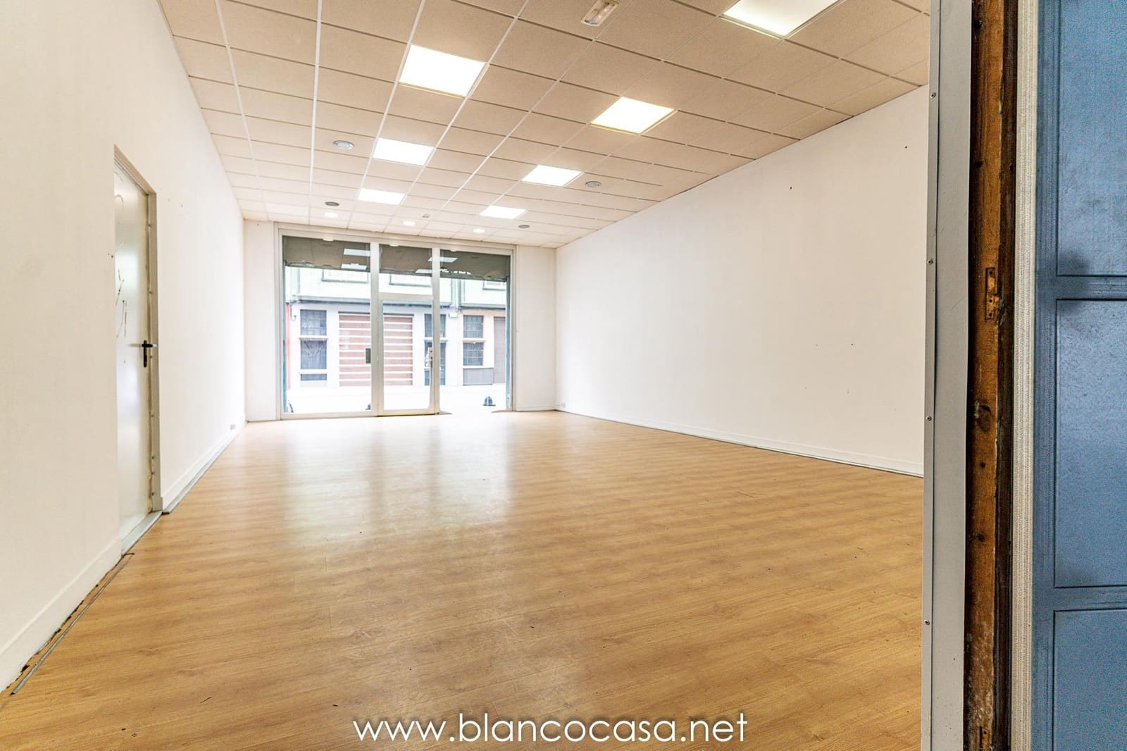 Kommersiell til salgs i Carballo - € 88 000 (Ref: 9383389)