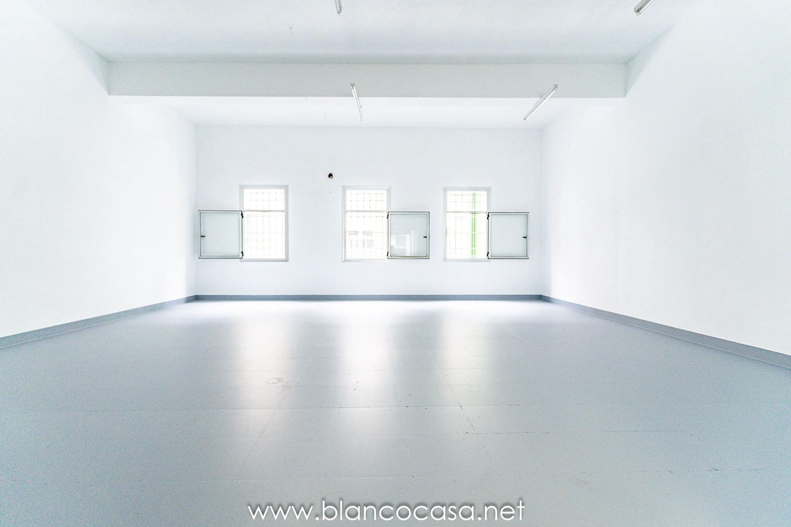 Kommersiell til salgs i Carballo - € 88 000 (Ref: 9383389)