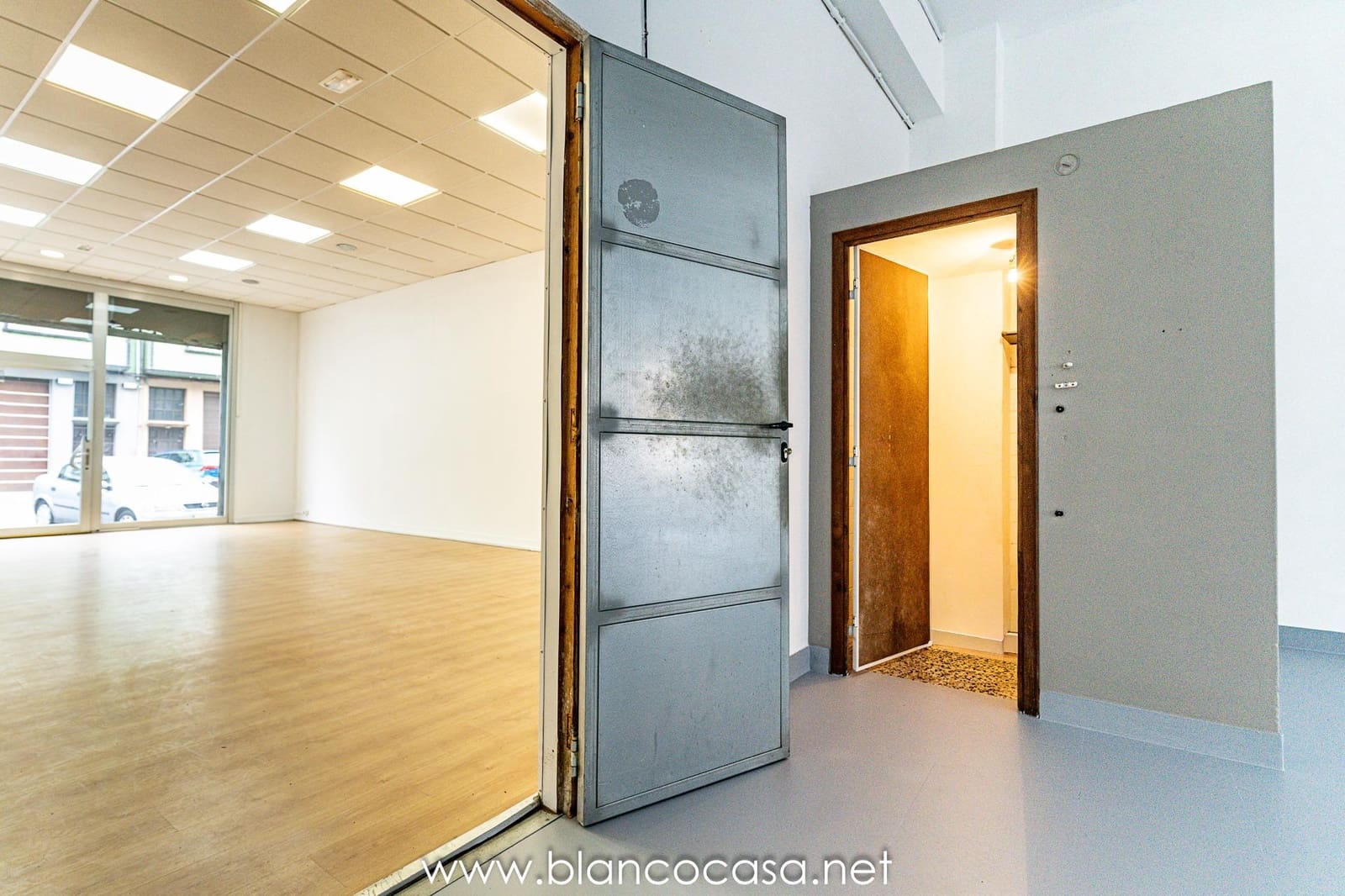 Kommersiell til salgs i Carballo - € 88 000 (Ref: 9383389)