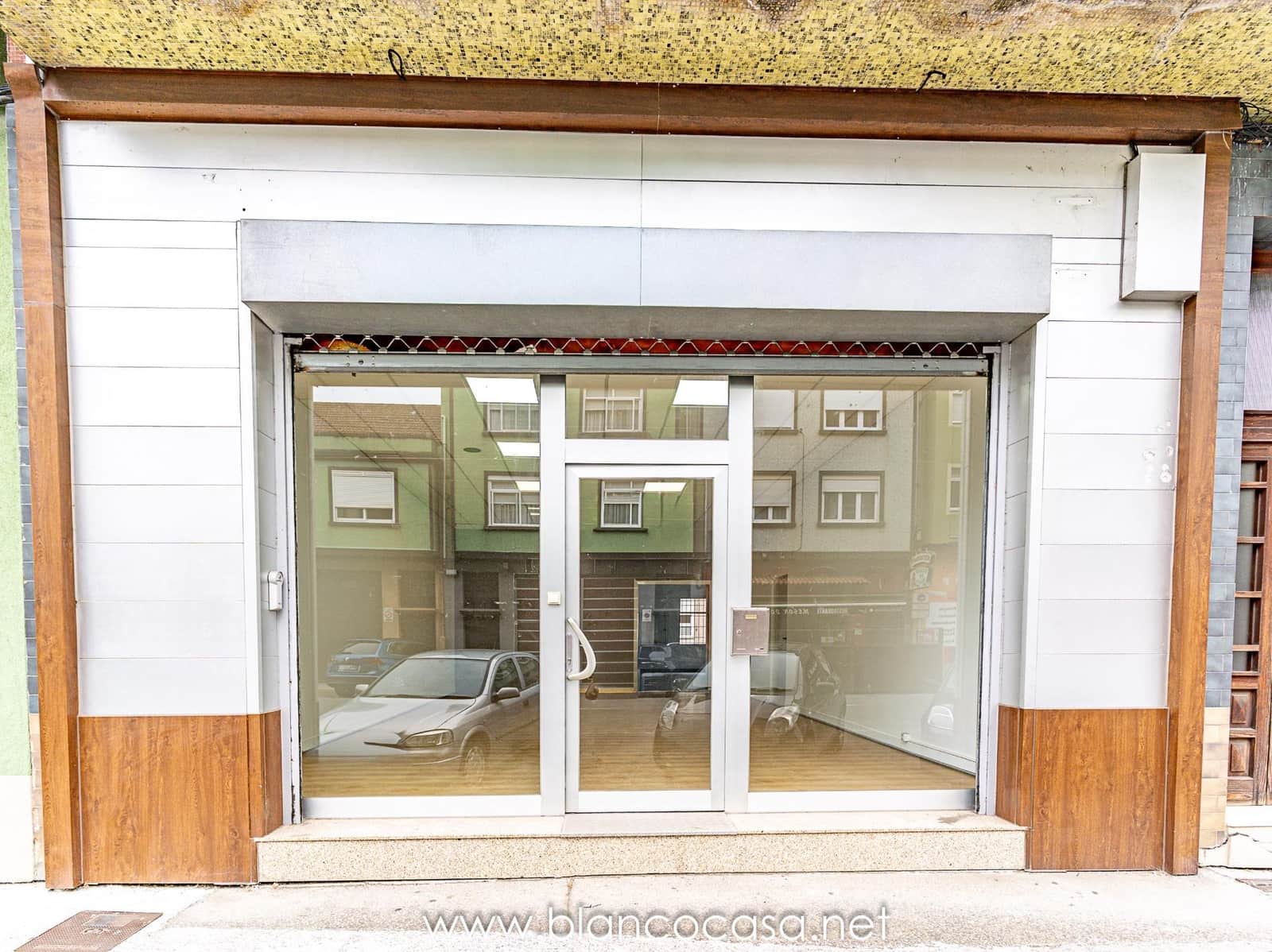 Kommersiell til salgs i Carballo - € 88 000 (Ref: 9383389)