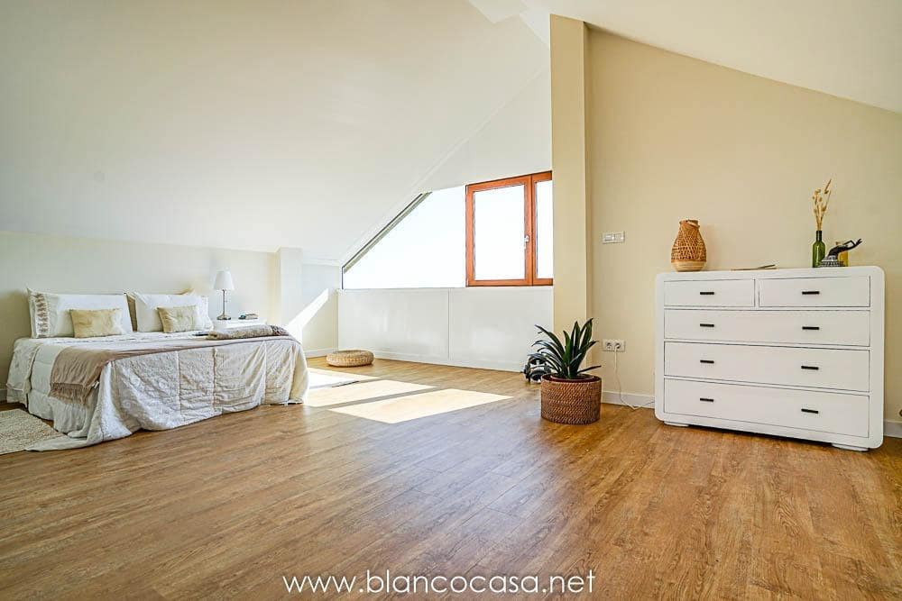 5 sypialnia Willa na sprzedaż w Carballo z garażem - 399 900 € (Ref: 9383391)