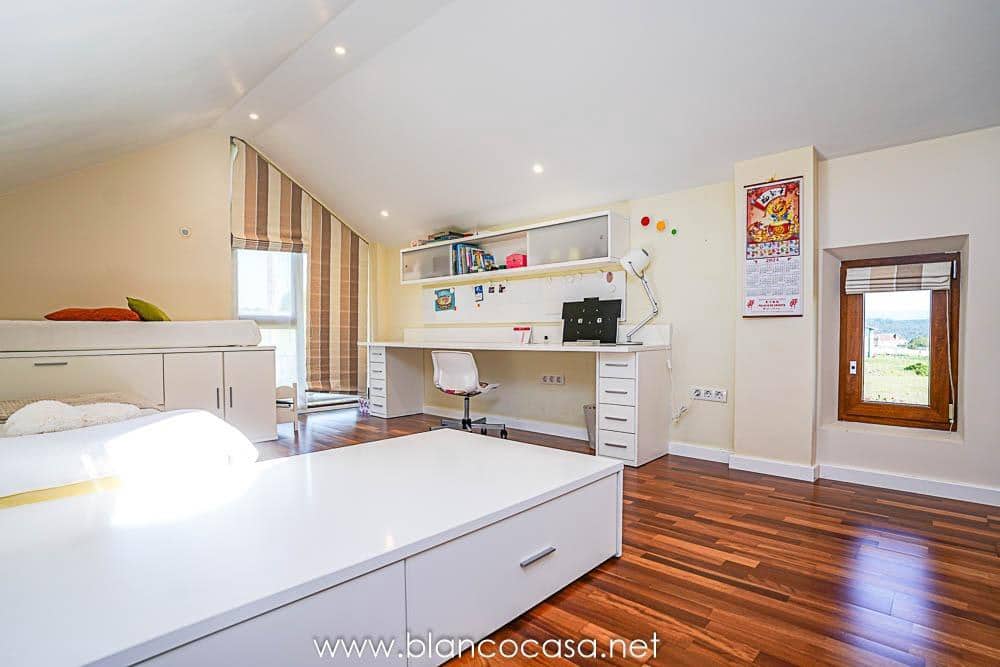 5 sypialnia Willa na sprzedaż w Carballo z garażem - 399 900 € (Ref: 9383391)