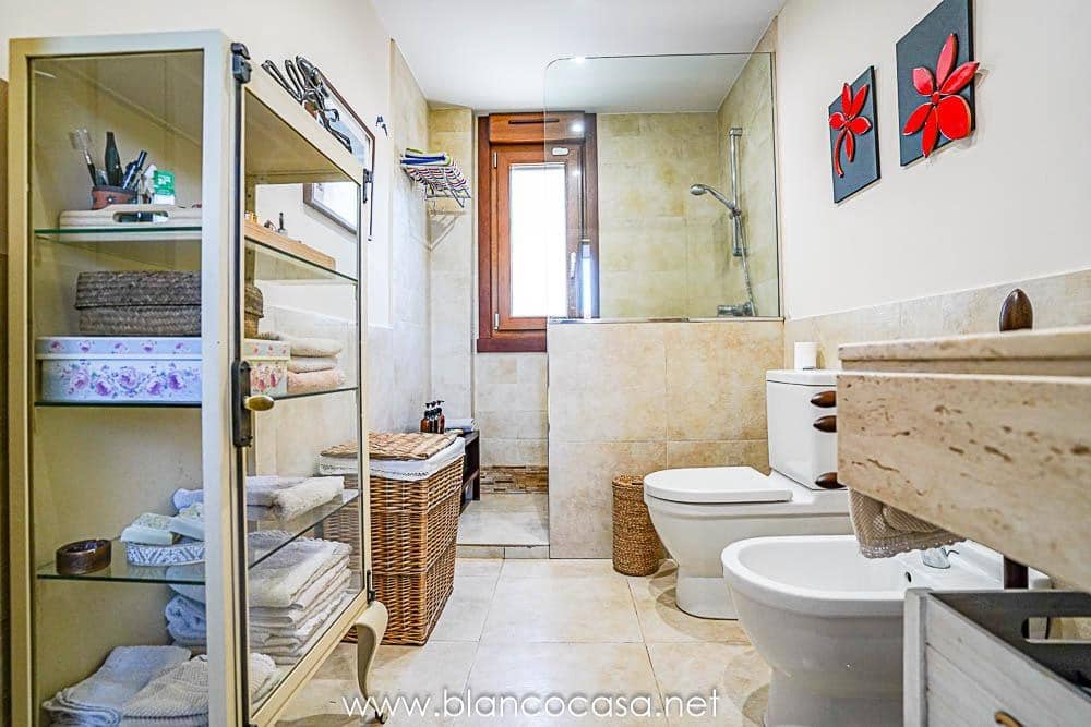 5 sypialnia Willa na sprzedaż w Carballo z garażem - 399 900 € (Ref: 9383391)