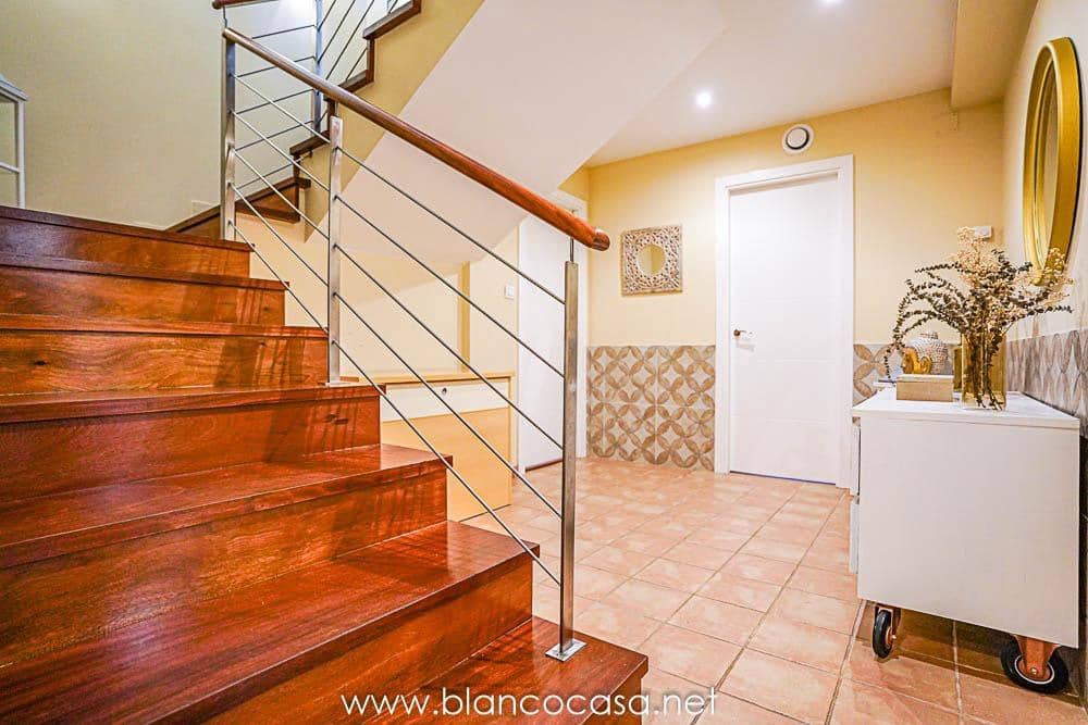 5 sypialnia Willa na sprzedaż w Carballo z garażem - 399 900 € (Ref: 9383391)