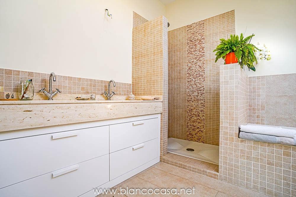 5 sypialnia Willa na sprzedaż w Carballo z garażem - 399 900 € (Ref: 9383391)