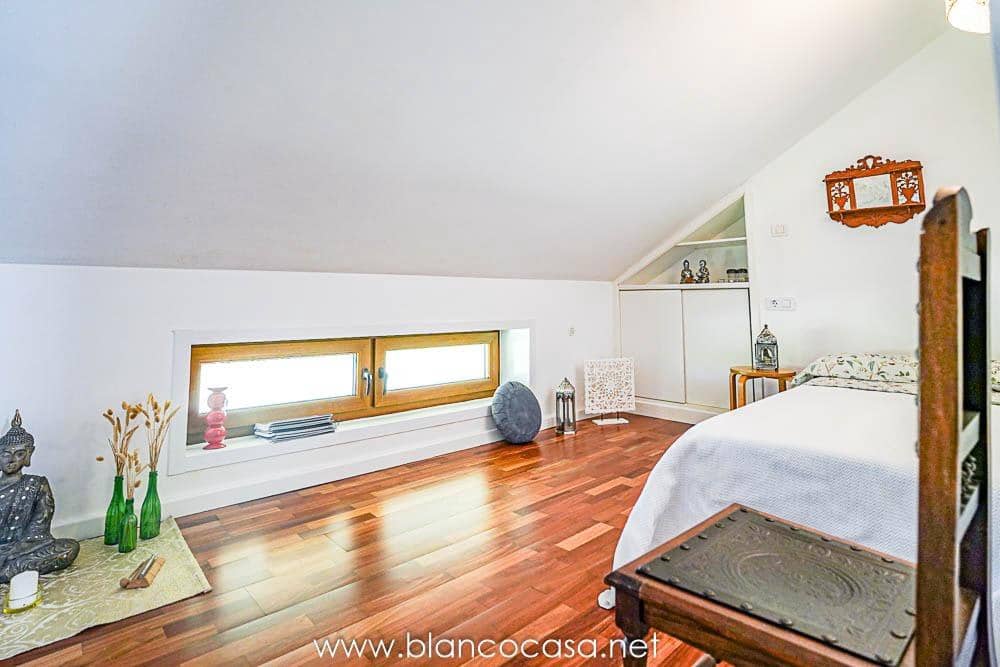 5 sypialnia Willa na sprzedaż w Carballo z garażem - 399 900 € (Ref: 9383391)