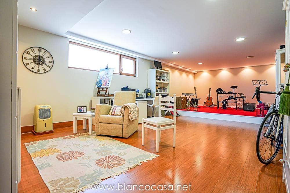 5 sypialnia Willa na sprzedaż w Carballo z garażem - 399 900 € (Ref: 9383391)