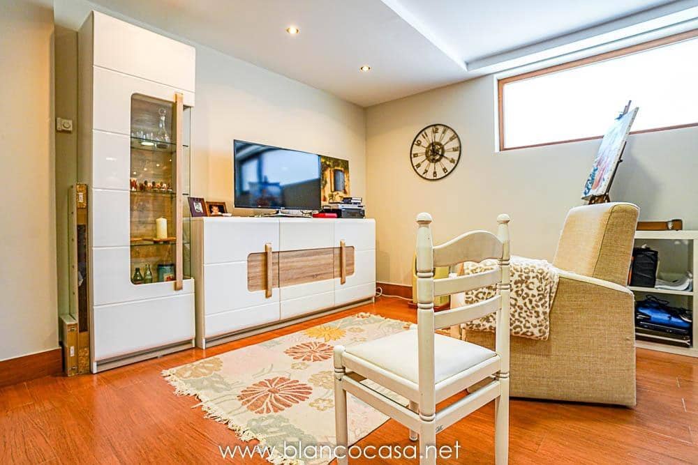 5 sypialnia Willa na sprzedaż w Carballo z garażem - 399 900 € (Ref: 9383391)