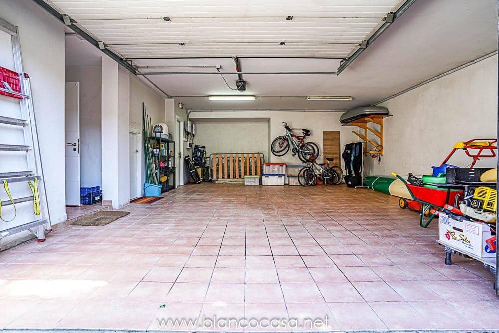 5 sypialnia Willa na sprzedaż w Carballo z garażem - 399 900 € (Ref: 9383391)