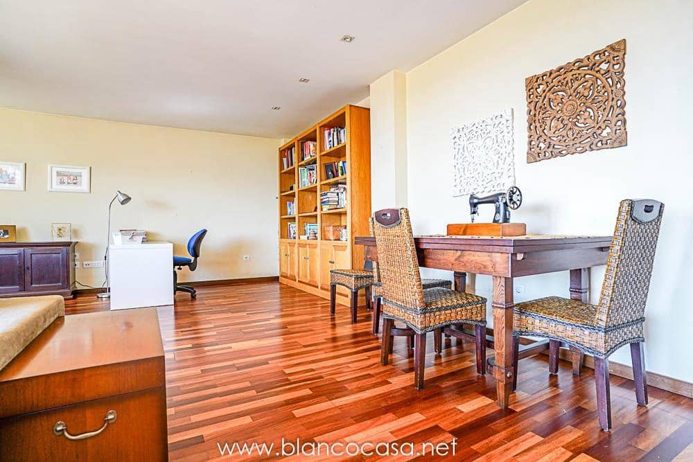 5 sypialnia Willa na sprzedaż w Carballo z garażem - 399 900 € (Ref: 9383391)