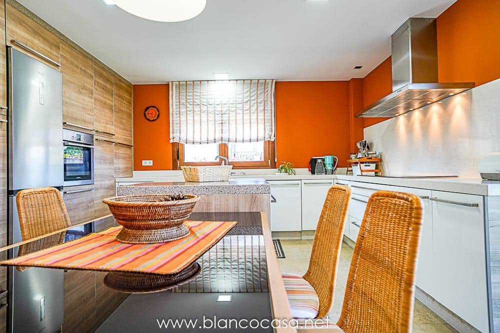 5 sypialnia Willa na sprzedaż w Carballo z garażem - 399 900 € (Ref: 9383391)