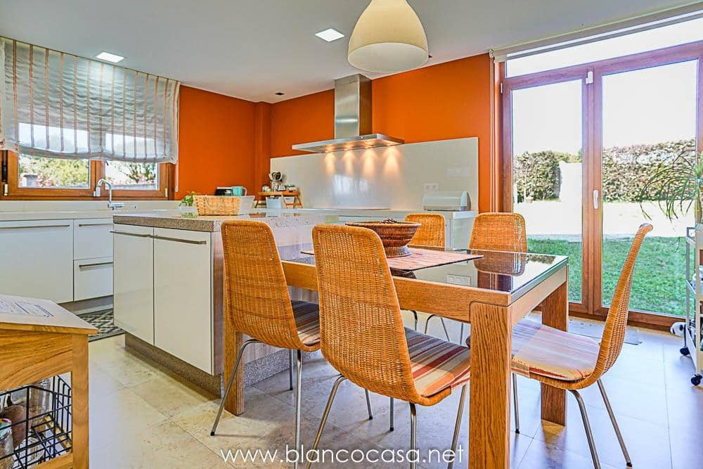 5 sypialnia Willa na sprzedaż w Carballo z garażem - 399 900 € (Ref: 9383391)