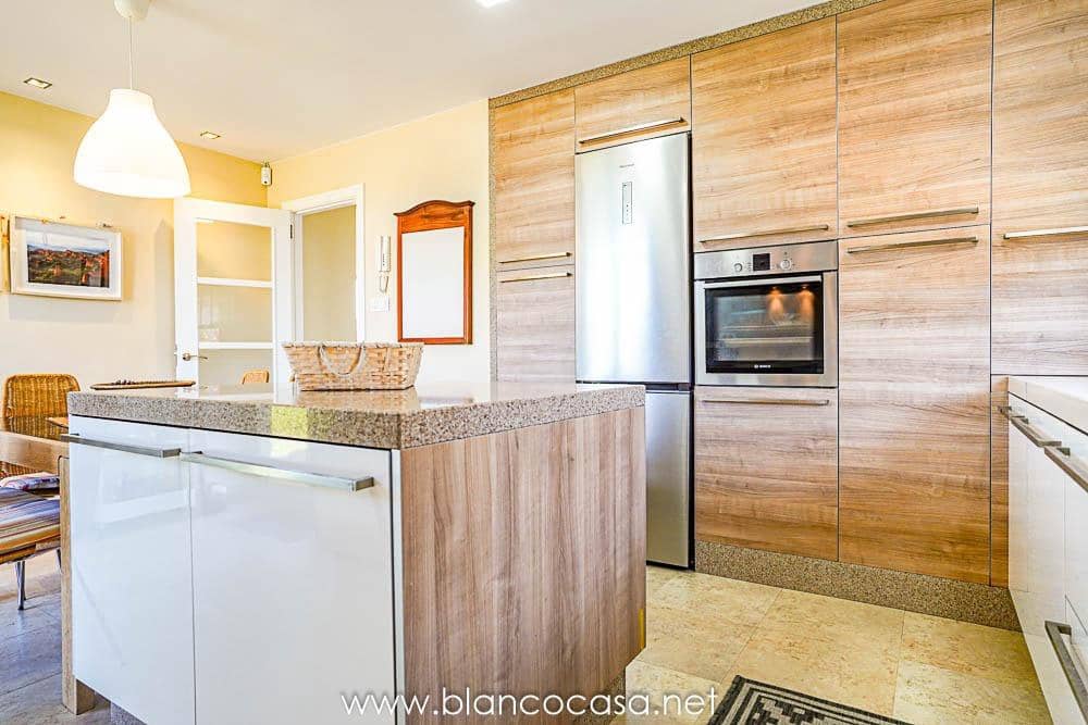 5 sypialnia Willa na sprzedaż w Carballo z garażem - 399 900 € (Ref: 9383391)