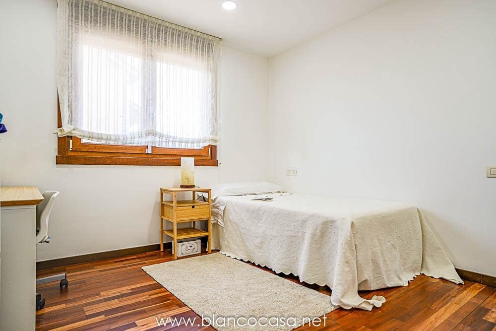 5 sypialnia Willa na sprzedaż w Carballo z garażem - 399 900 € (Ref: 9383391)