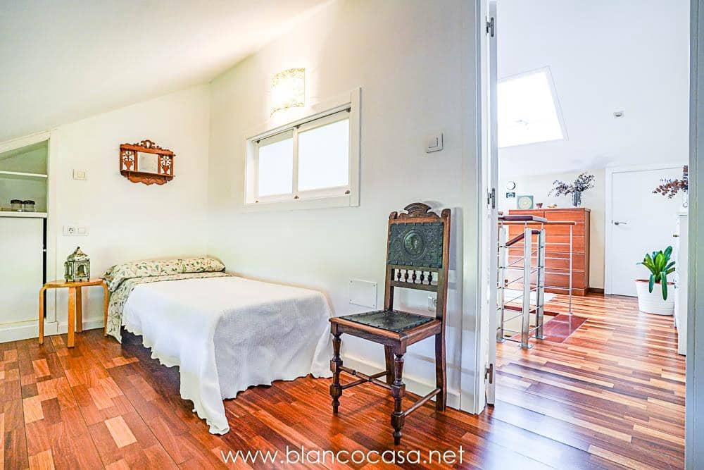 5 sypialnia Willa na sprzedaż w Carballo z garażem - 399 900 € (Ref: 9383391)