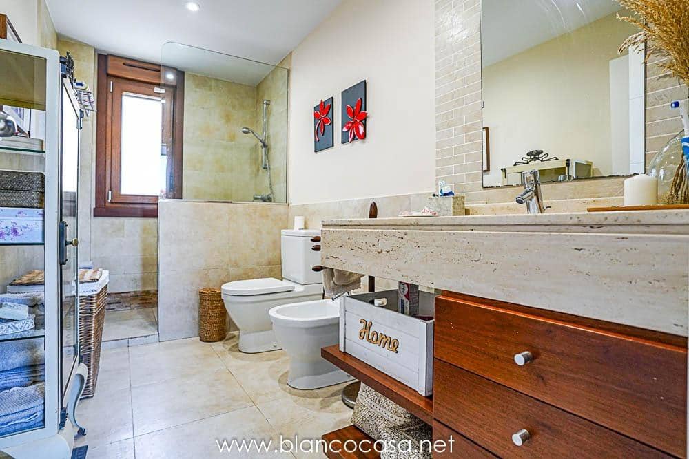 5 sypialnia Willa na sprzedaż w Carballo z garażem - 399 900 € (Ref: 9383391)