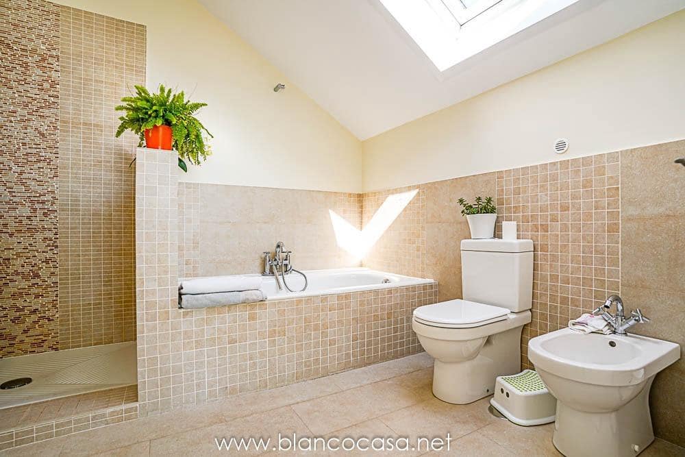 5 sypialnia Willa na sprzedaż w Carballo z garażem - 399 900 € (Ref: 9383391)