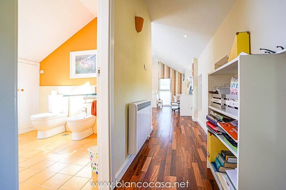 5 sypialnia Willa na sprzedaż w Carballo z garażem - 399 900 € (Ref: 9383391)