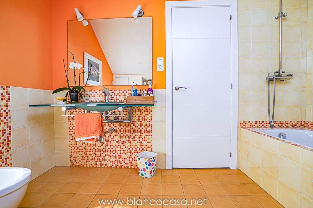 5 sypialnia Willa na sprzedaż w Carballo z garażem - 399 900 € (Ref: 9383391)