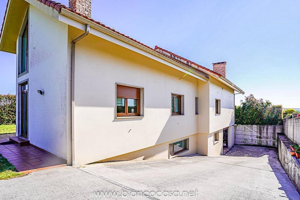 5 sypialnia Willa na sprzedaż w Carballo z garażem - 399 900 € (Ref: 9383391)