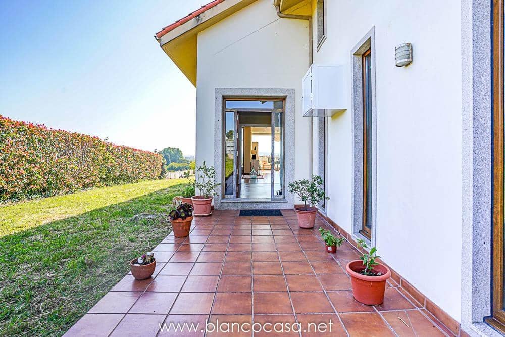 5 sypialnia Willa na sprzedaż w Carballo z garażem - 399 900 € (Ref: 9383391)