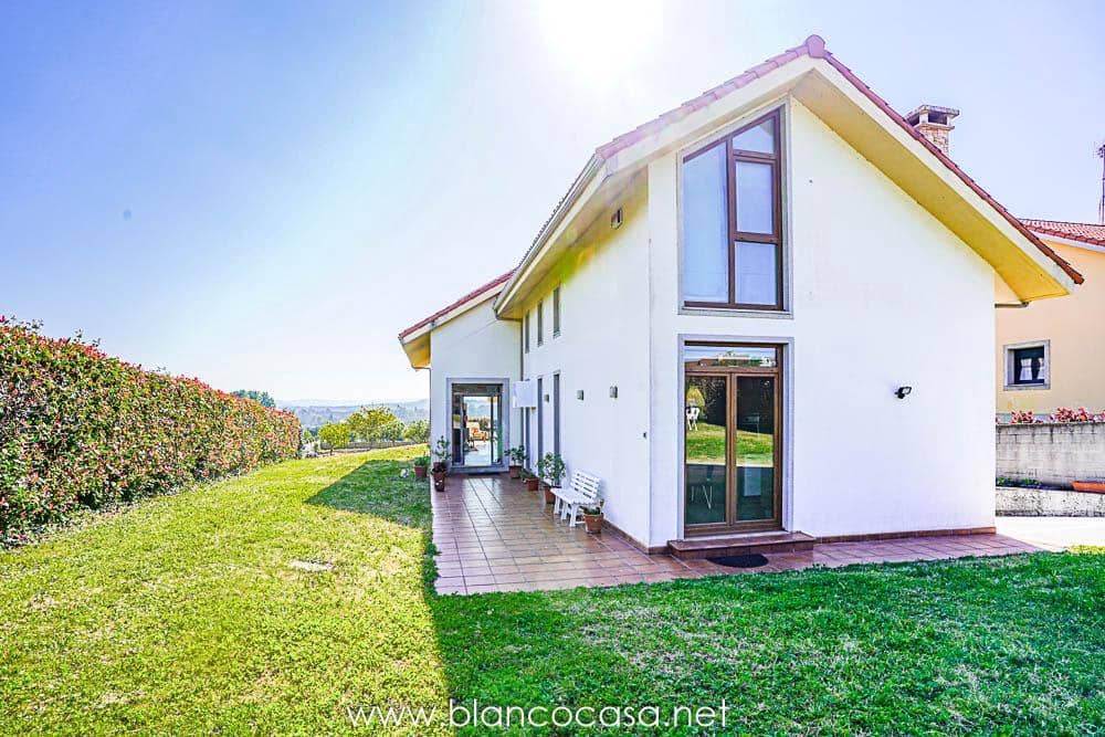 5 sypialnia Willa na sprzedaż w Carballo z garażem - 399 900 € (Ref: 9383391)