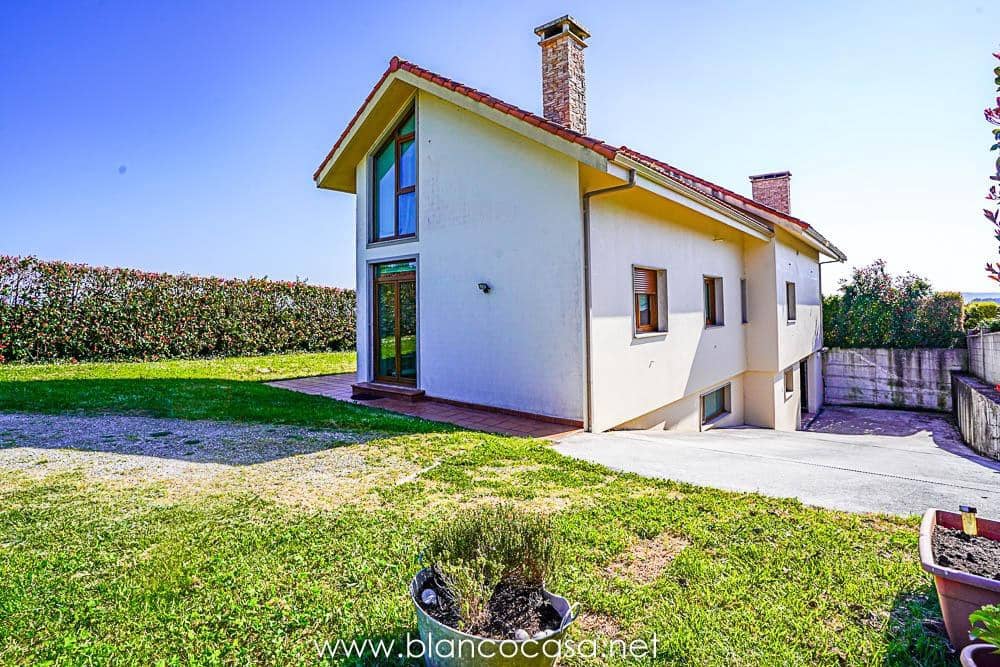 5 sypialnia Willa na sprzedaż w Carballo z garażem - 399 900 € (Ref: 9383391)