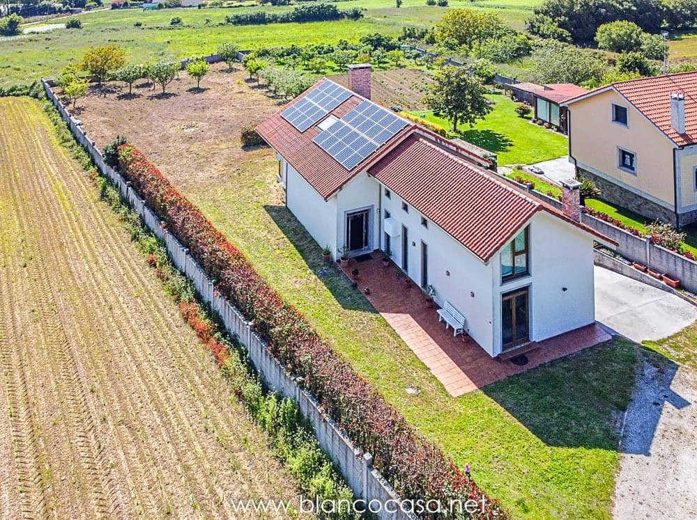 5 sypialnia Willa na sprzedaż w Carballo z garażem - 399 900 € (Ref: 9383391)