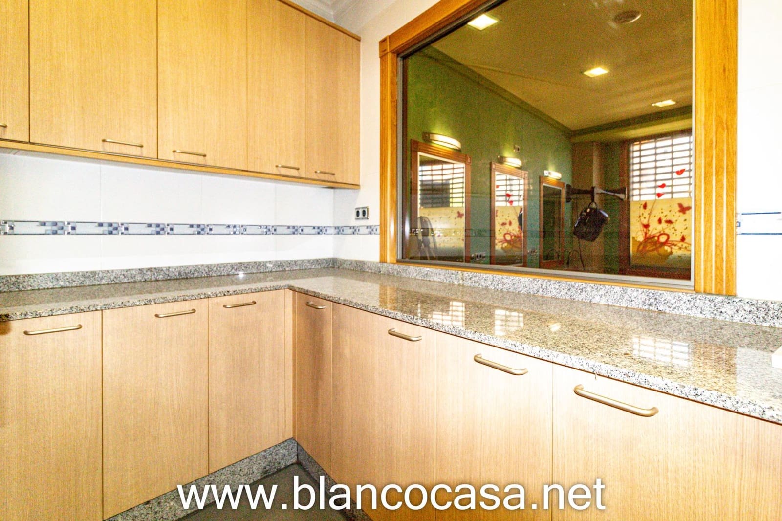 Firma/Unternehmen zu vermieten in Arteixo - 600 € (Ref: 9383398)