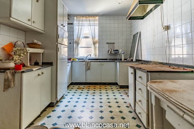 5 Zimmer Haus zu verkaufen in Carballo mit Garage - 215.000 € (Ref: 9383401)