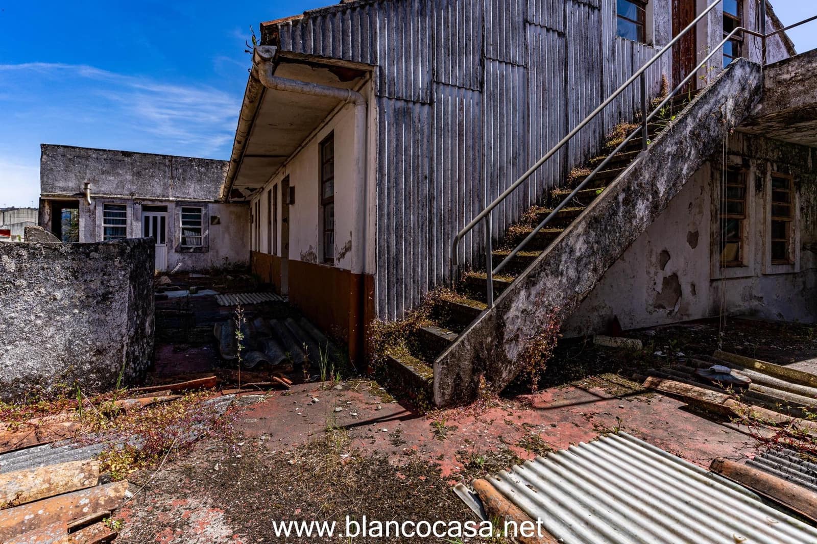 5 makuuhuone Omakotitalo myytävänä paikassa Carballo mukana 
autotalli - 215 000 € (Ref: 9383401)