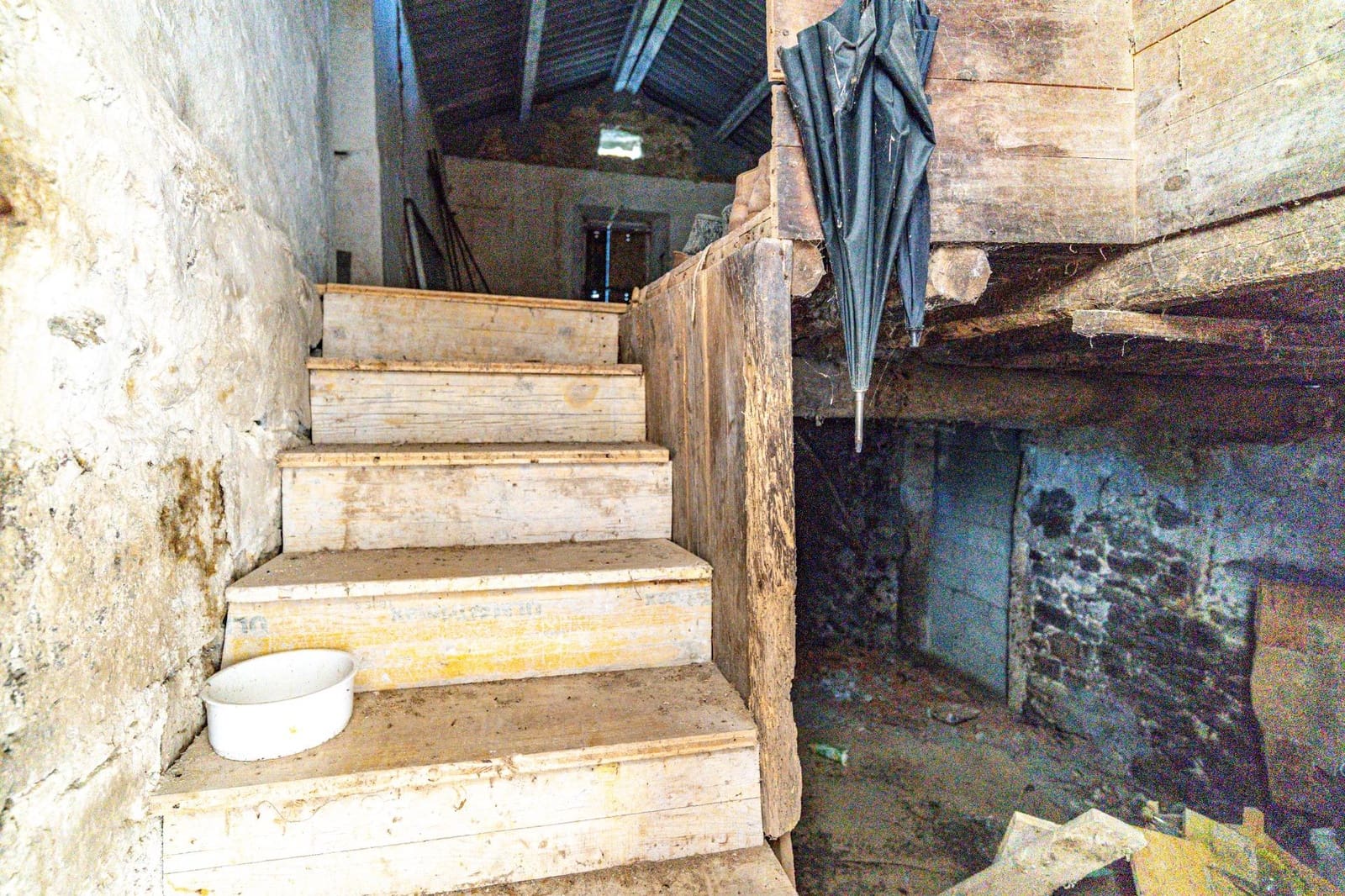 3 quarto Quinta/Casa Rural para venda em Malpica de Bergantinos com garagem - 89 000 € (Ref: 9383403)