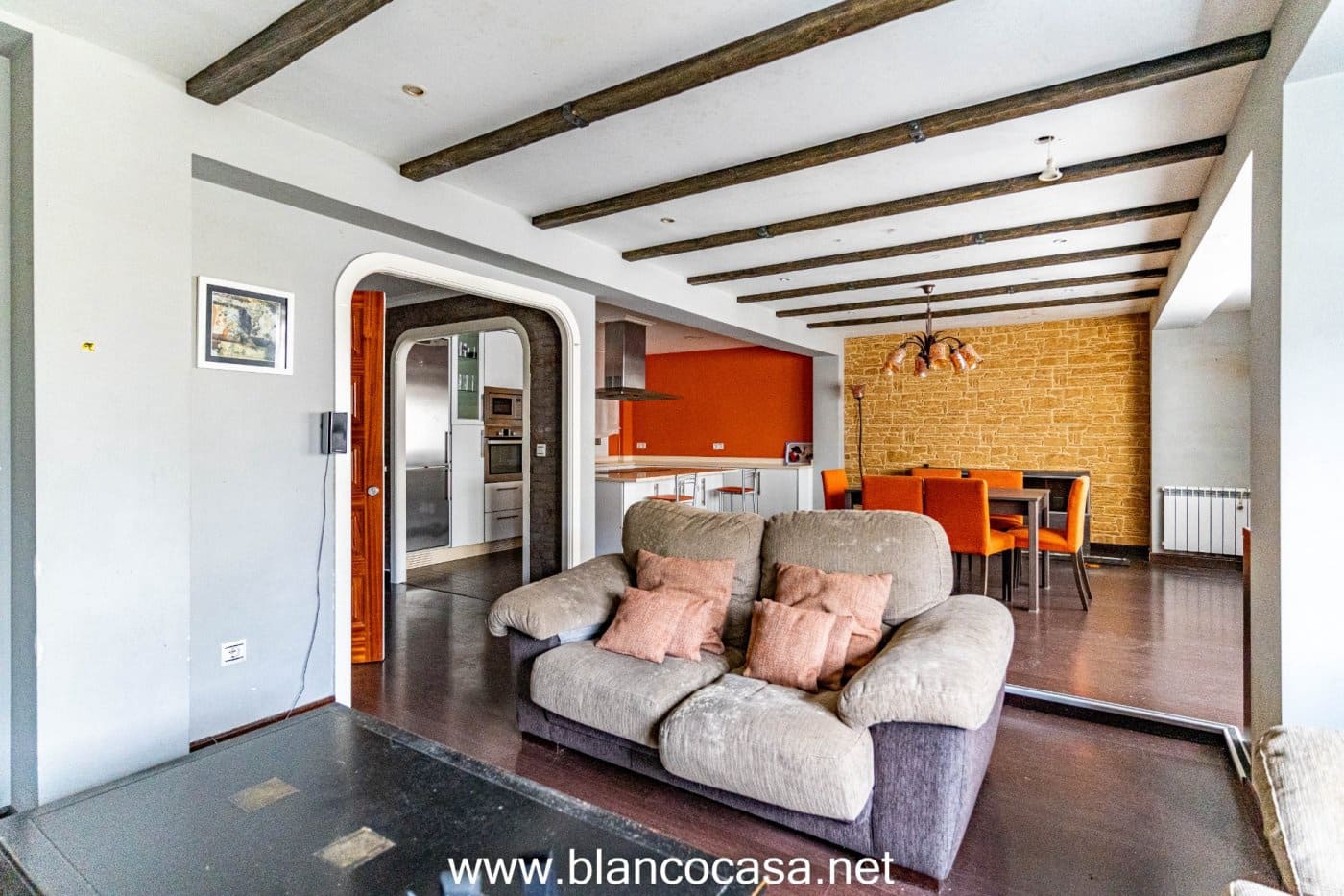 8 makuuhuone Kaupallinen myytävänä paikassa Carballo - 850 000 € (Ref: 9383405)